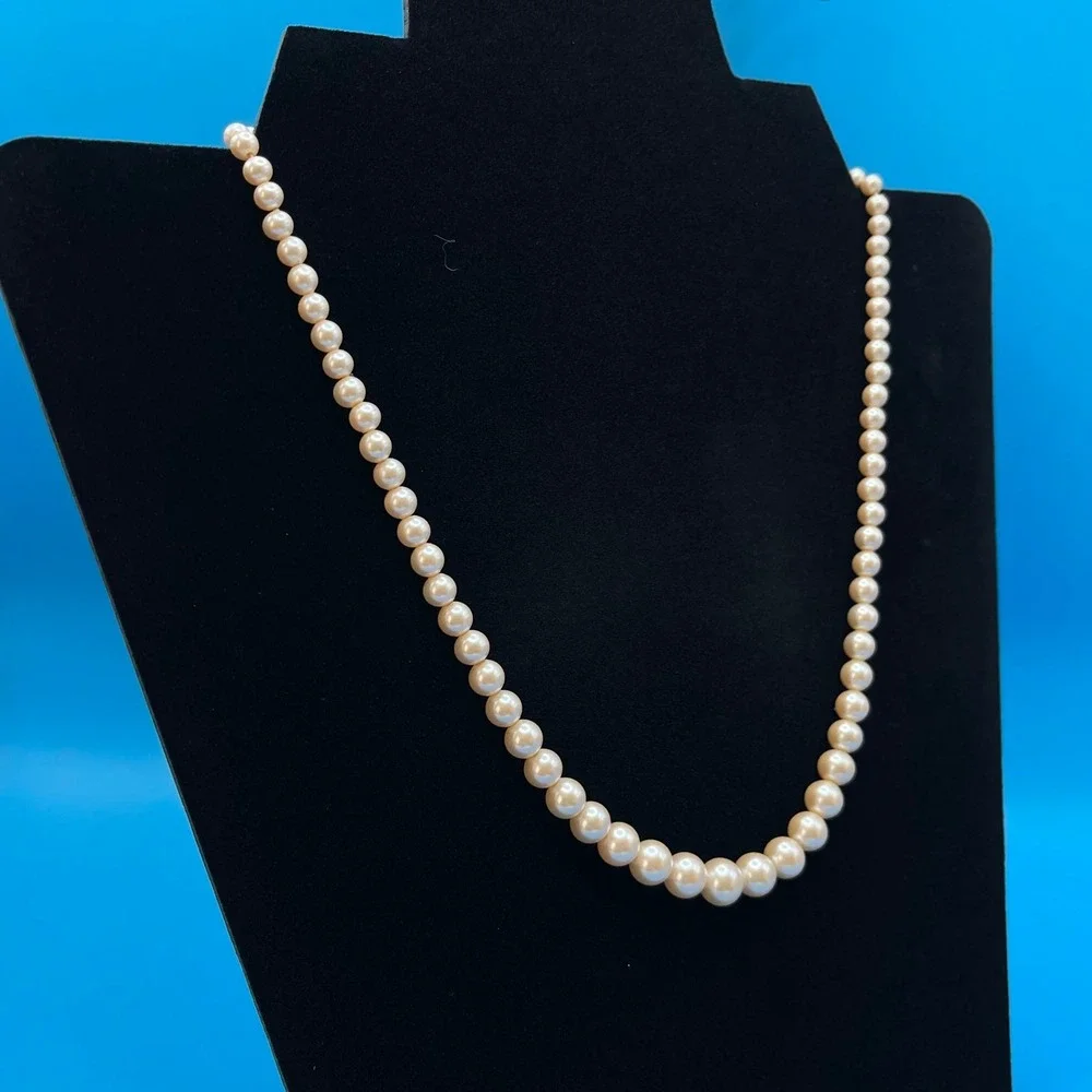 Vintage Marvella Faux‎ Pearl Necklace Womens Cream Graduated Strand Classic